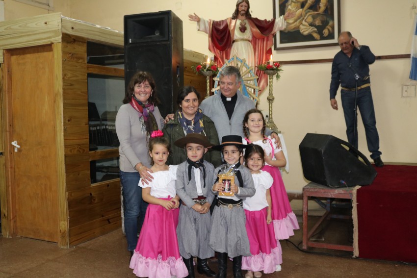 Fiestas patronales con msica y entretenimiento en el Saln Parroquial