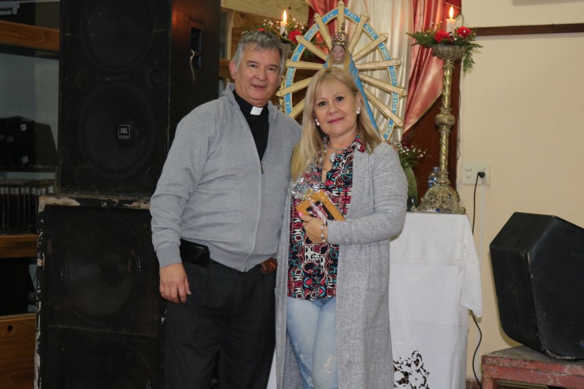 Fiestas patronales con msica y entretenimiento en el Saln Parroquial