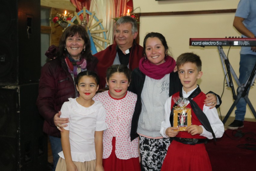 Fiestas patronales con msica y entretenimiento en el Saln Parroquial