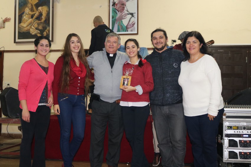 Fiestas patronales con msica y entretenimiento en el Saln Parroquial