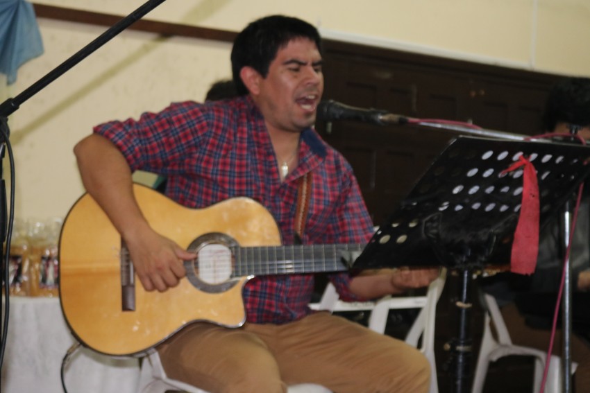 Fiestas patronales con msica y entretenimiento en el Saln Parroquial