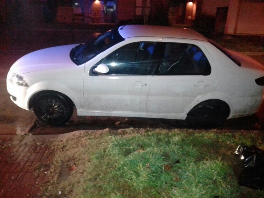 Fue aprehendido un hombre que abandon� un auto que manejaba en contram