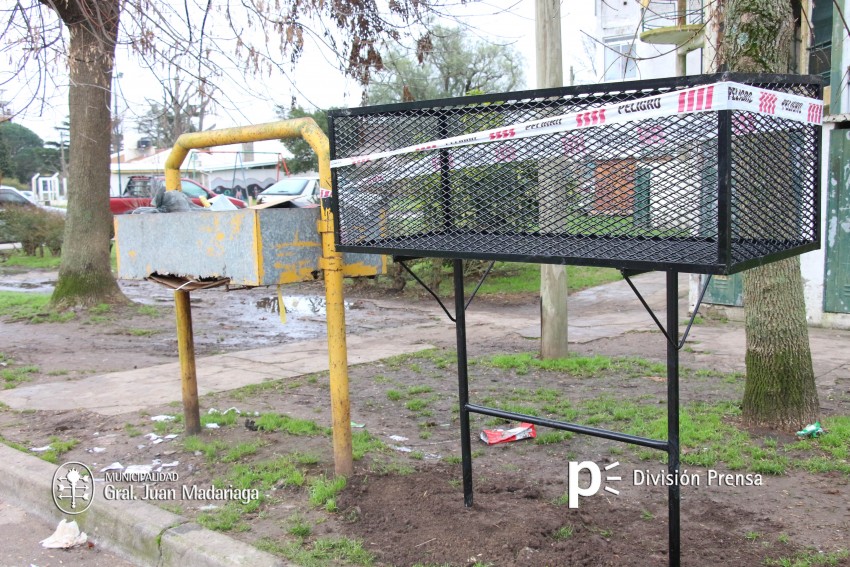 El municipio coloc nuevos cestos comunitarios en el Fonavi