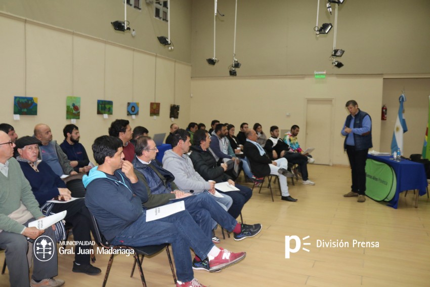 Exitosa charla sobre la administracin de clubes deportivos