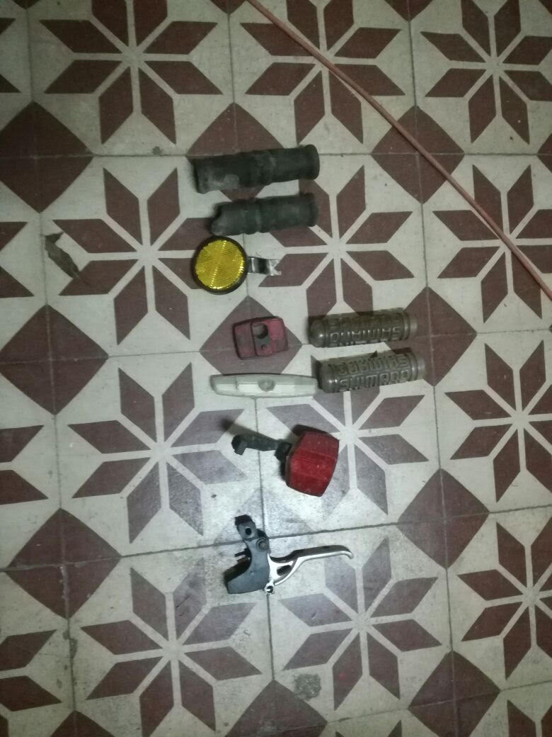 Allanaron una casa y encontraron una bicicleta y piezas que sern some