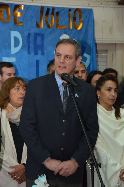 Una multitud colm el Saln Parroquial por el acto del Da de la Indep