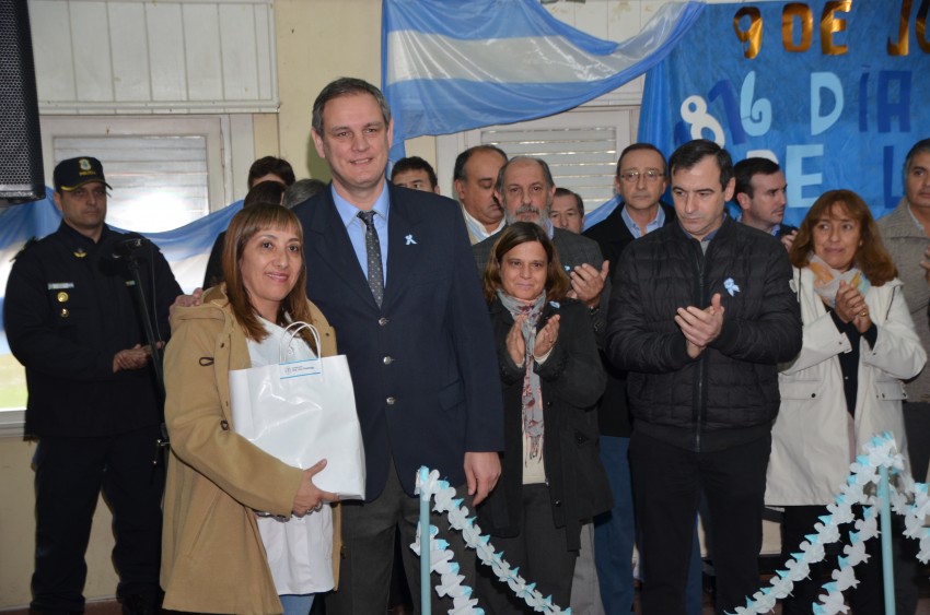 Una multitud colm el Saln Parroquial por el acto del Da de la Indep