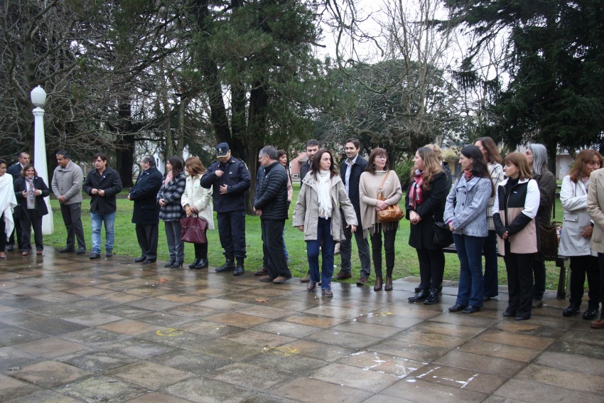 Una multitud colm el Saln Parroquial por el acto del Da de la Indep
