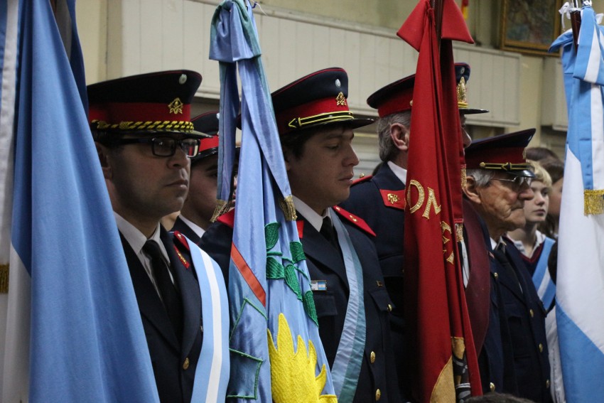 Una multitud colm el Saln Parroquial por el acto del Da de la Indep