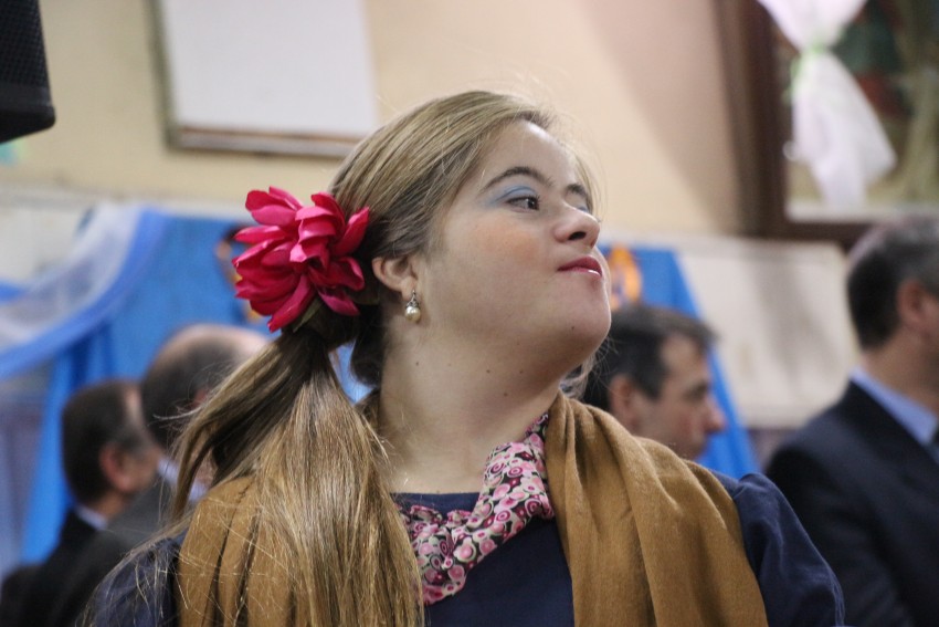 Una multitud colm el Saln Parroquial por el acto del Da de la Indep