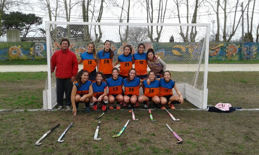 El CEF clasific a sus equipos de hockey femenino a la etapa regional 