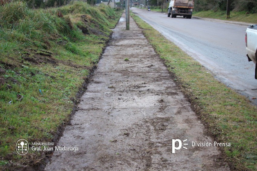 Defensa Civil trabaja en la recuperacin de veredas en distintos barri