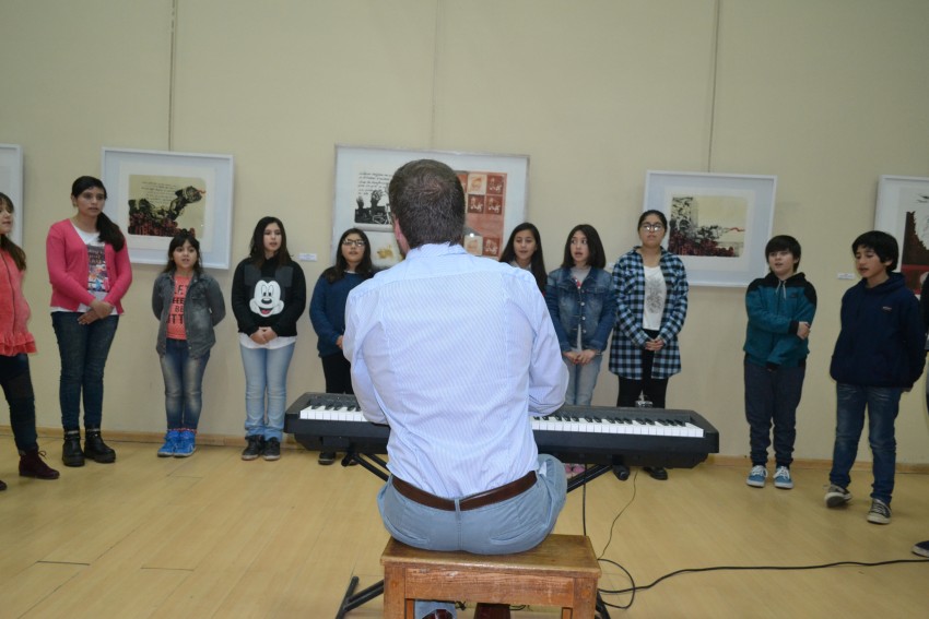 Presentacin del Coro Municipal de nios y adultos a sala llena