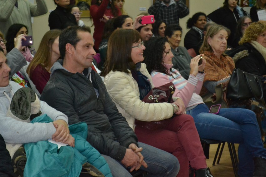 Presentacin del Coro Municipal de nios y adultos a sala llena