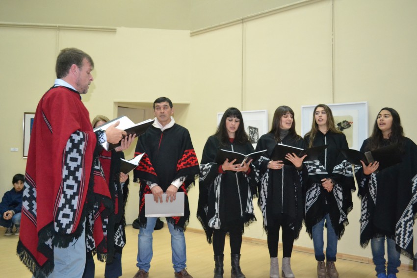 Presentacin del Coro Municipal de nios y adultos a sala llena