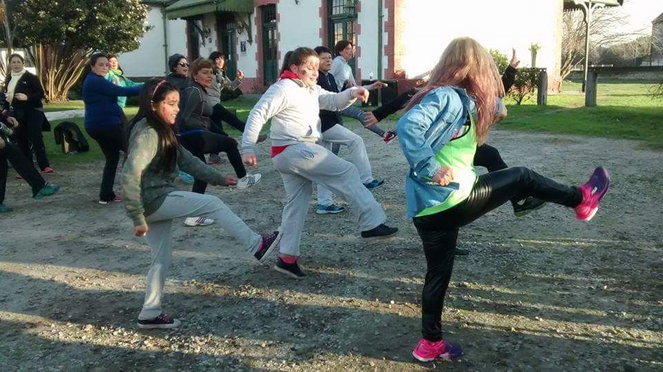 Exitosas clases de zumba en la Feria de la Estacin