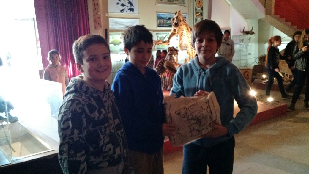 Un centenar de nios disfrutaron de la bsqueda del tesoro en el Tuy 