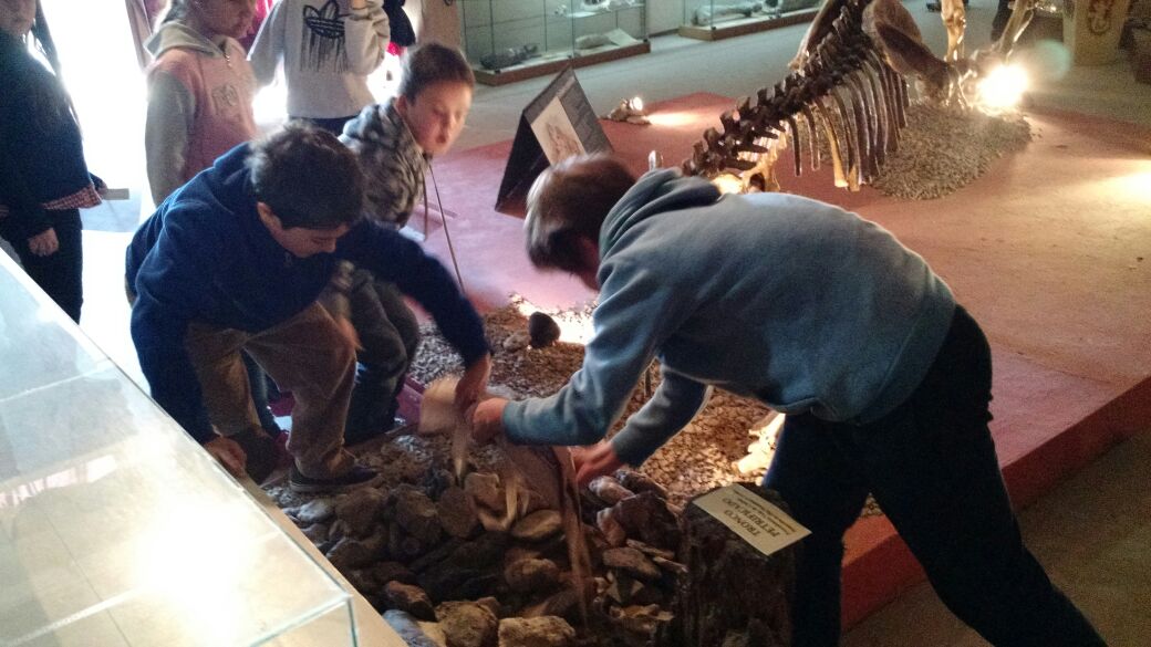 Un centenar de nios disfrutaron de la bsqueda del tesoro en el Tuy 