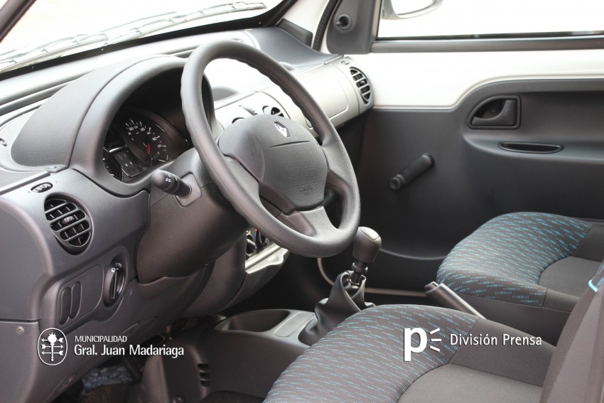 Santoro hizo entrega de un nuevo veh�culo a la Secretar�a de Salud