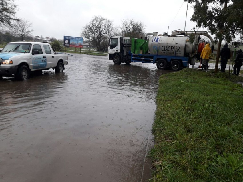 Defensa Civil trabaja en distintos puntos para mejorar el escurrimient