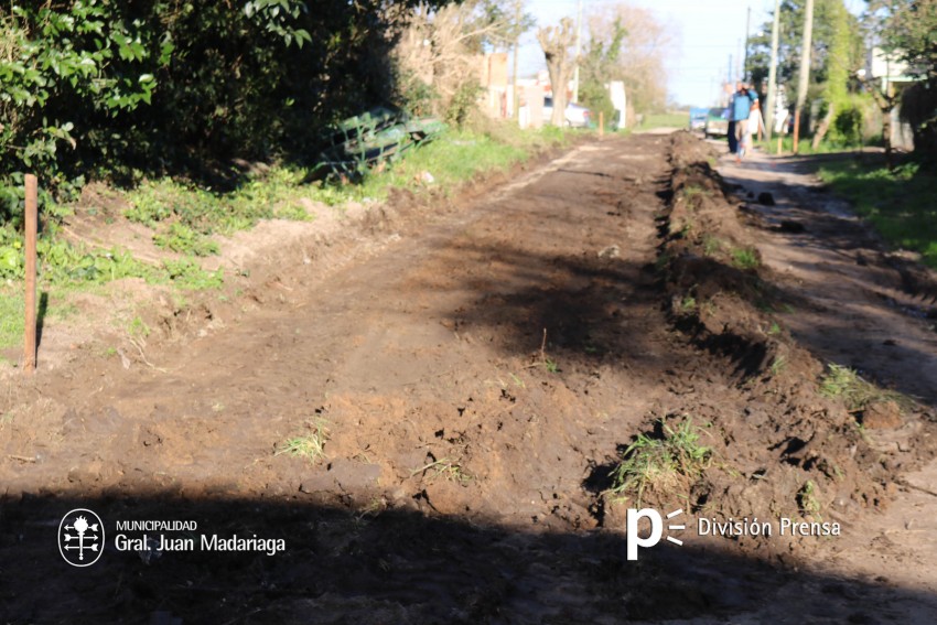 Inici la obra del cordn cuneta en calle Crdoba