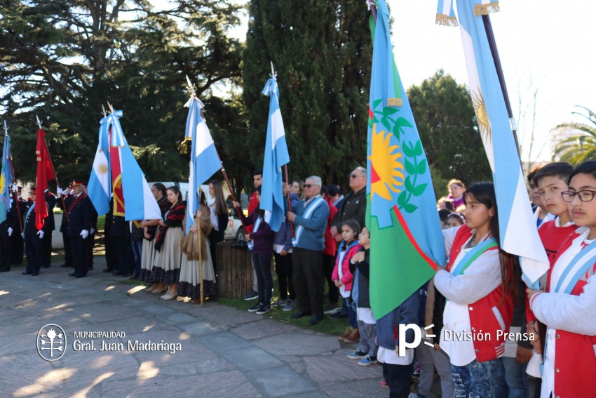 Con un emotivo acto se record al General San Martn