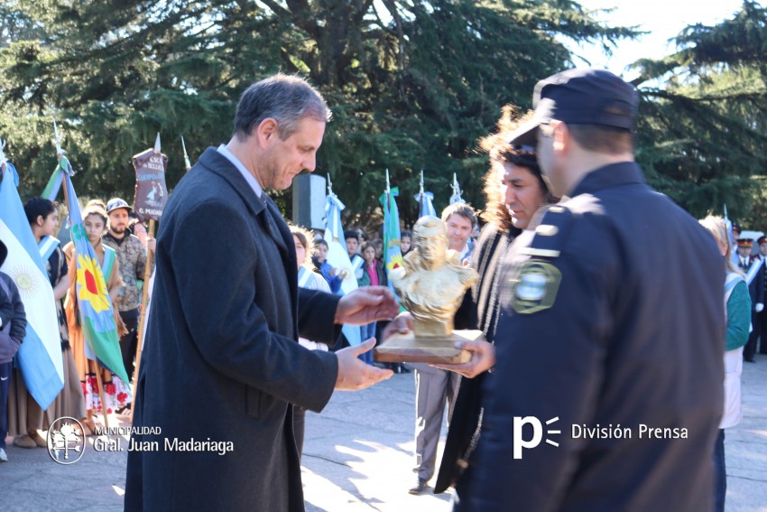 Con un emotivo acto se record al General San Martn