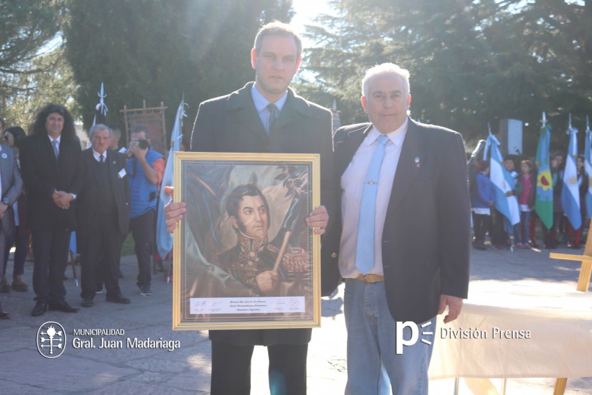 Con un emotivo acto se record al General San Martn