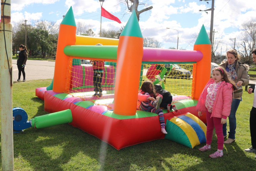 Multitudinario festejo por el da del nio en el Paseo del Bicentenari