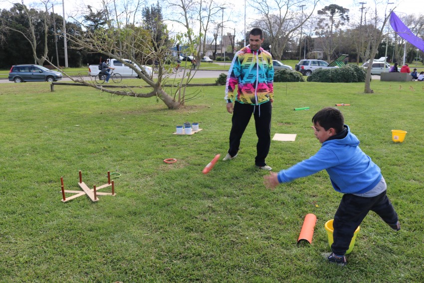 Multitudinario festejo por el da del nio en el Paseo del Bicentenari