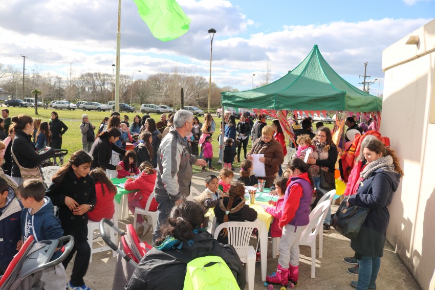 Multitudinario festejo por el da del nio en el Paseo del Bicentenari