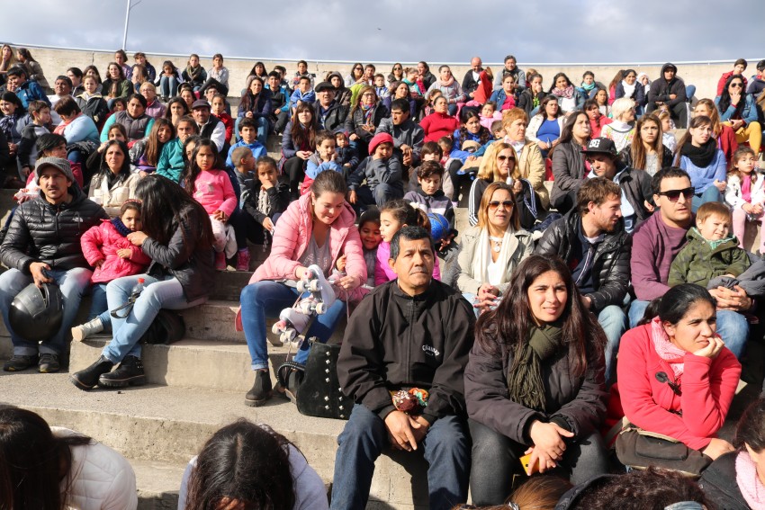 Multitudinario festejo por el da del nio en el Paseo del Bicentenari
