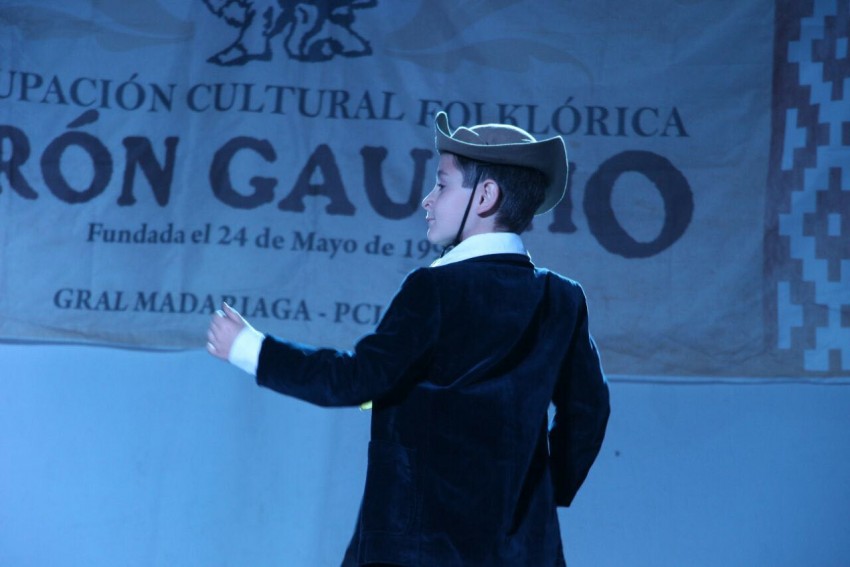 Ms de 10 localidades participan del Encuentro Provincial de Danzas Fo