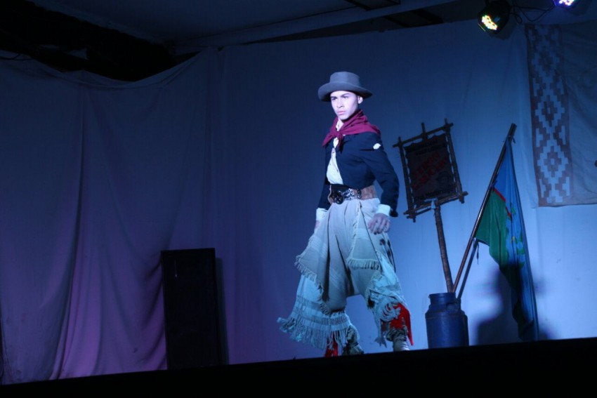 Ms de 10 localidades participan del Encuentro Provincial de Danzas Fo