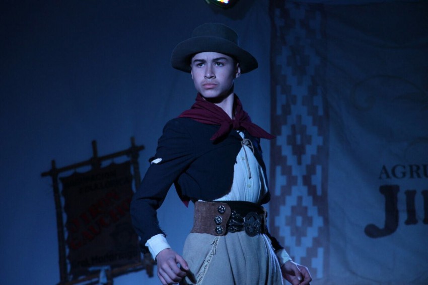 Ms de 10 localidades participan del Encuentro Provincial de Danzas Fo