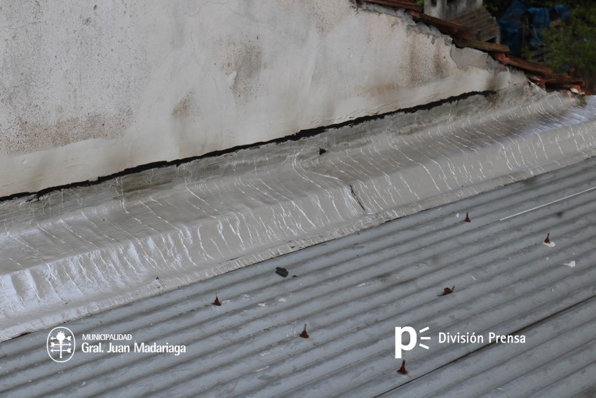 Realizaron reparaciones en el techo de la Casa de la Cultura