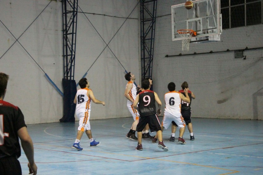 Madariaga le gan a San Vicente e ingres en el Super 4