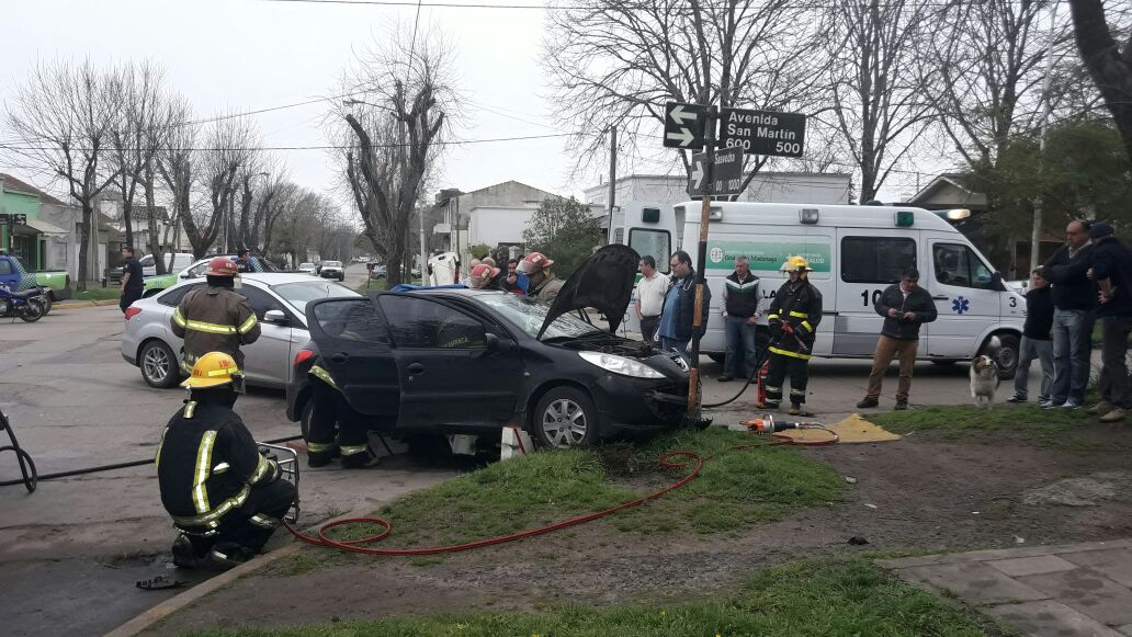 Siniestro vial deja un herido y provoca restricciones en la circulaci