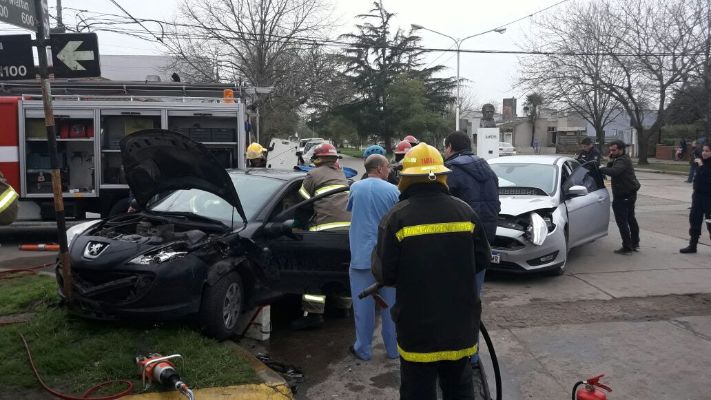 Siniestro vial deja un herido y provoca restricciones en la circulaci