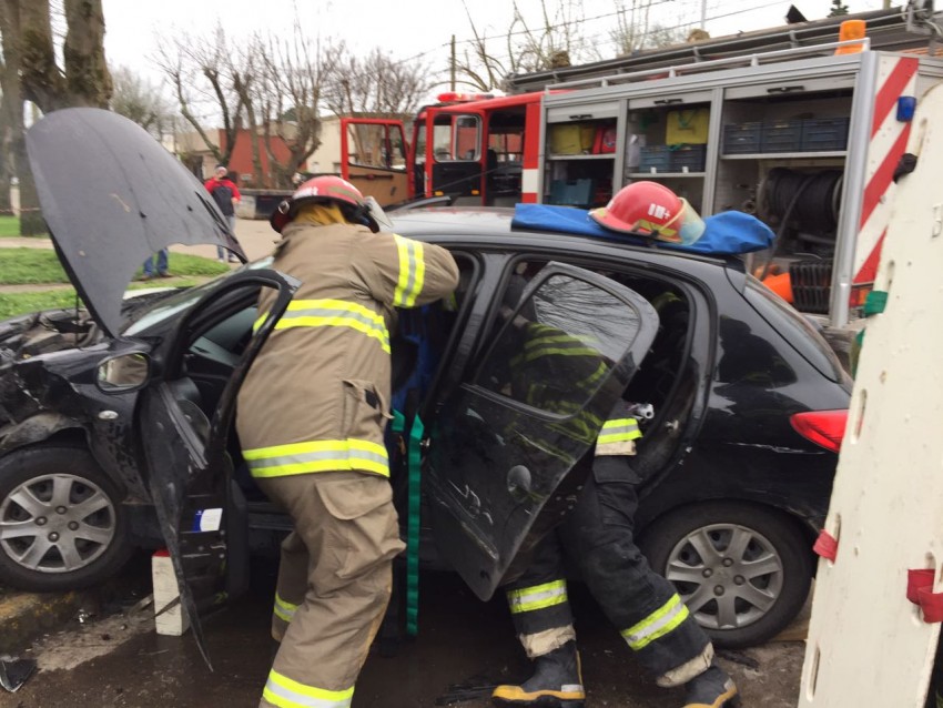 Siniestro vial deja un herido y provoca restricciones en la circulaci
