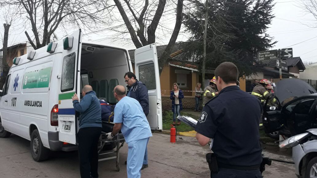 Siniestro vial deja un herido y provoca restricciones en la circulaci