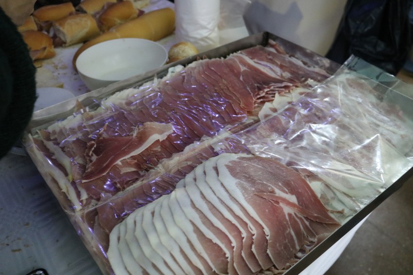 Las colectividades concretaron la venta de sus comidas tpicas