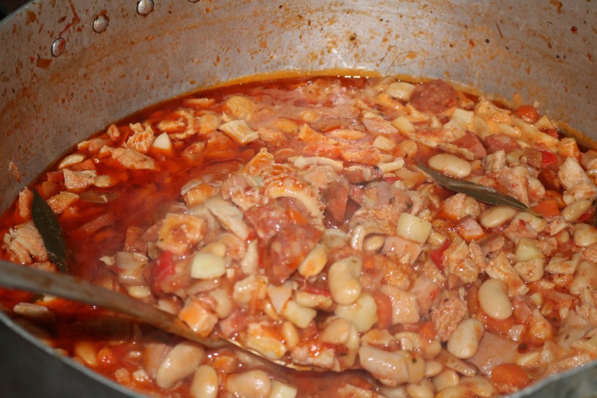 Las colectividades concretaron la venta de sus comidas tpicas