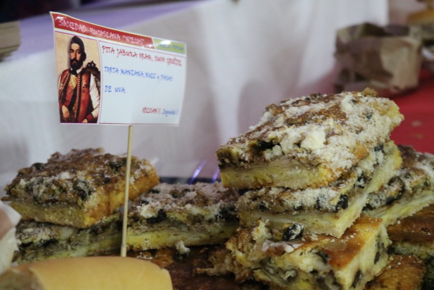 Las colectividades concretaron la venta de sus comidas tpicas