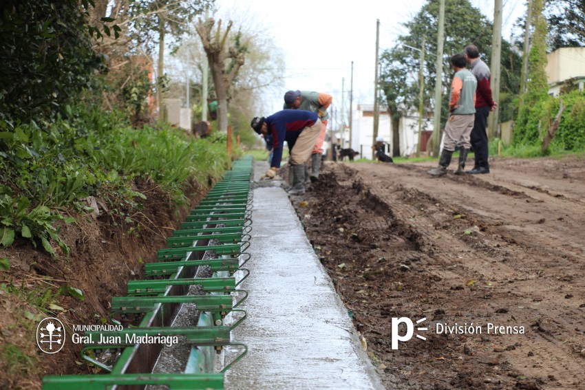 Santoro recorri la obra del cordn cuneta y la de construccin de ver