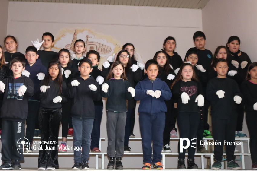 Se realiz el homenaje unificado por el Da del Maestro