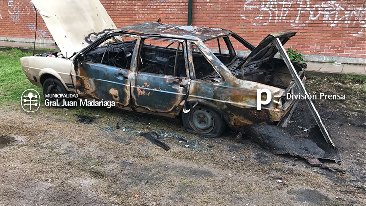 Investigan el incendio de un auto