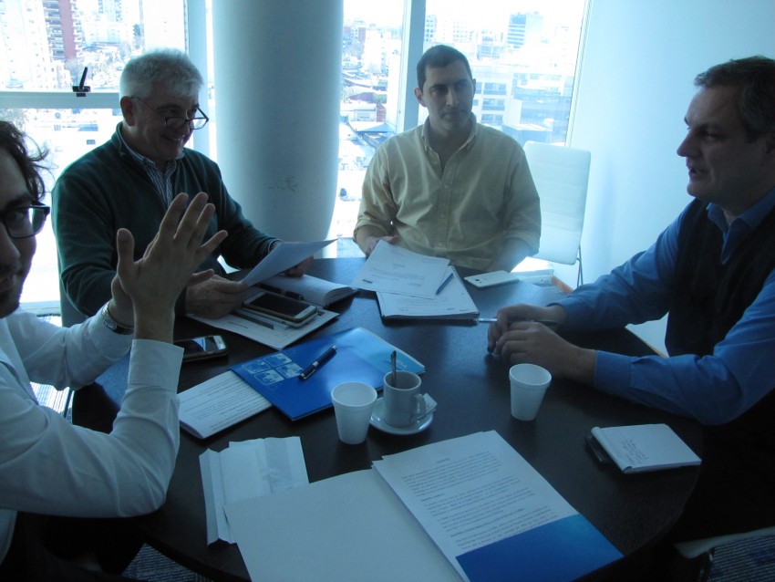 Santoro firm un convenio con ABSA para llevar agua corriente  a las 2