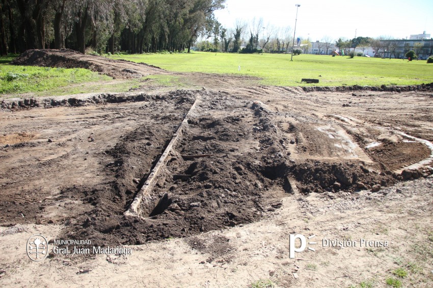 Adoquinarn el paso de Dr. Carlos Madariaga entre Rivadavia y Alem