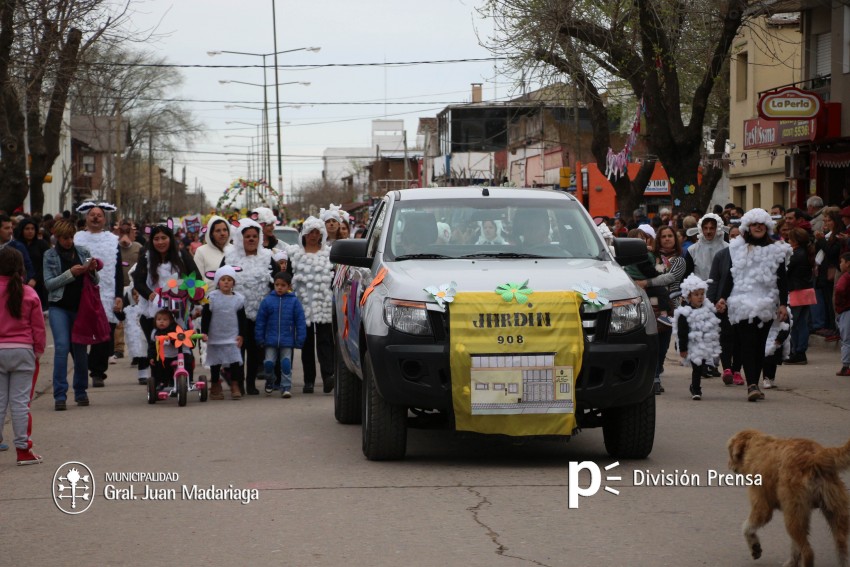 Conoc a las instituciones premiadas por su participacin en el desfil